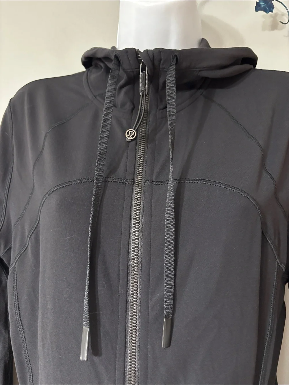 lululemon athletica sleek fitted